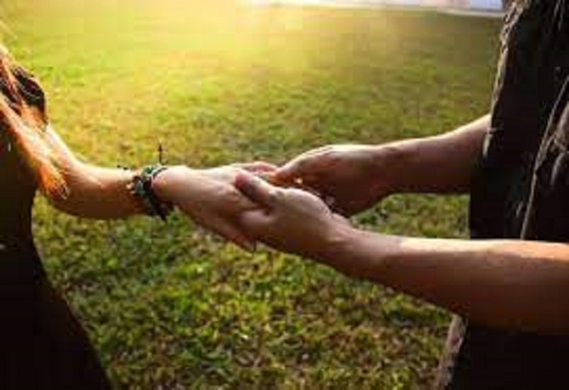 கள்ளக்காதலால்  கணவனின் உயிரை எடுத்த மனைவி !