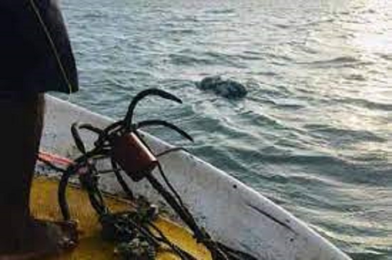 பூநகரி கடல் பகுதியில்  உருக்குலைந்த  நிலையில் கரையொதுங்கிய சடலம்!