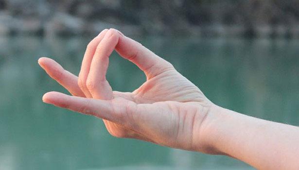 மலச்சிக்கல் பிரச்சனையை குணமாக்கும் ஜீரண முத்திரை