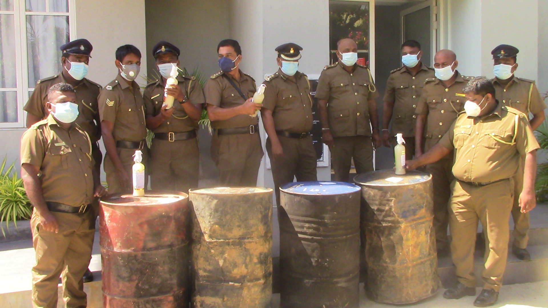 மதுவரித் திணைக்கள சோதனையின் போது நால்வர் கைது!