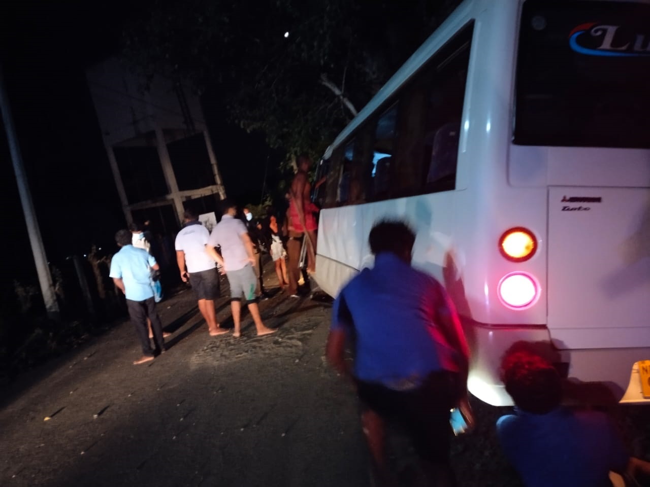 யாழ் வட்டுக்கோட்டை  அராலிப் பகுதியில்  கோர விபத்து