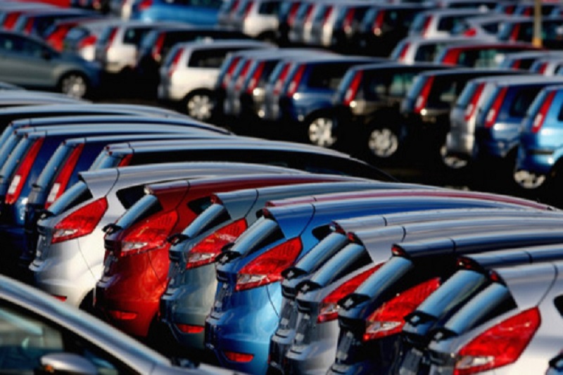 இலங்கையில் தற்போது  தடை விதிக்கப்பட்ட வாகன இறக்குமதி கட்டுப்பாடுகளை நீக்கத் திட்டம்