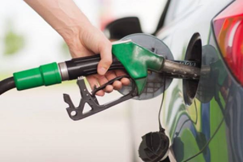 பிரித்தானியாவில் திடீரென அதிகரித்த பெற்றோல் விலை