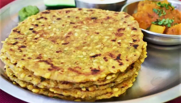 மூங்க் தால் பரோட்டா செய்வது எப்படி?