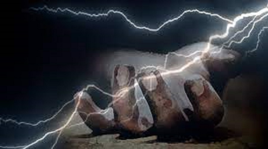 வவுனியாவில் மின்னல் தாக்கியதில் குடும்பஸ்தர் பலி