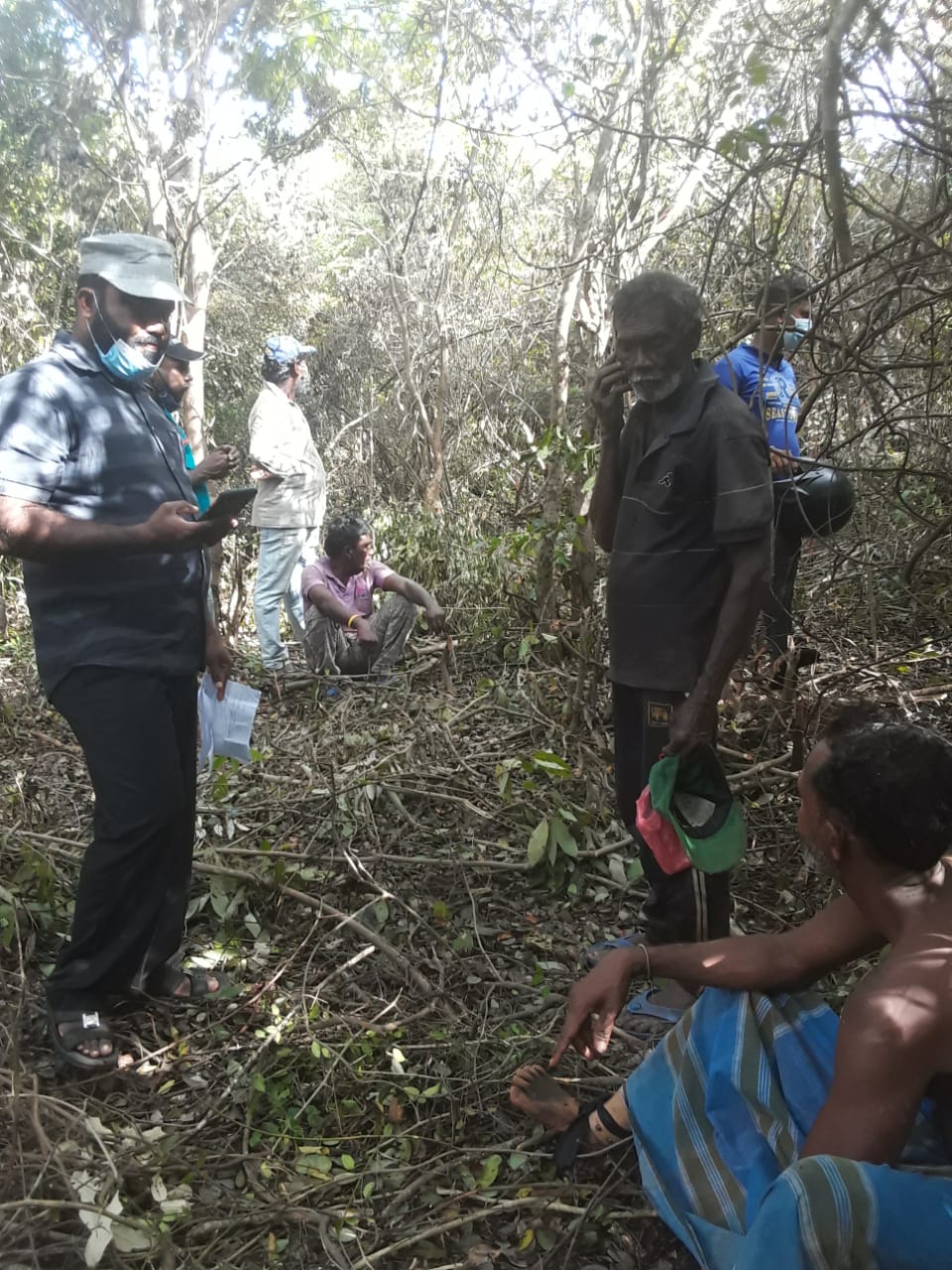 அனுமதி பெறாது காடுகளை வெட்டியவர்கள் கைது!