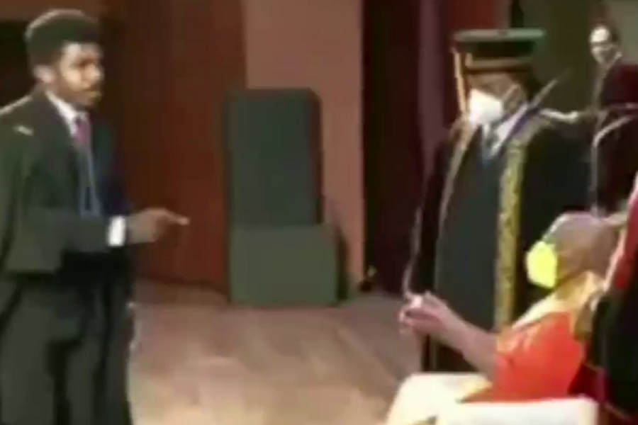 மேடையில் வைத்து முருத்தெட்டுவே ஆனந்த தேரரை புறக்கணித்த பட்டதாரிகள்