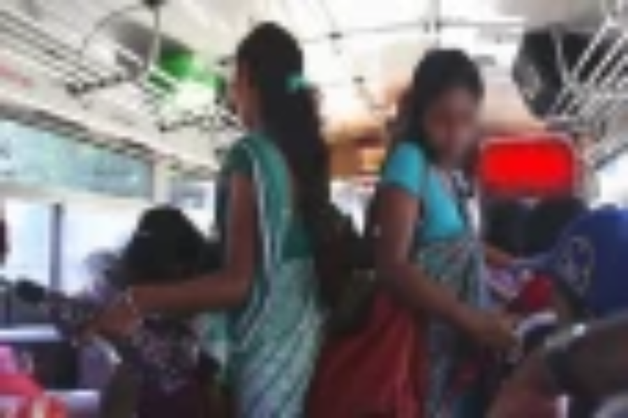 பேருந்தில் அளவிற்கு அதிகமாக பயணிகளை ஏற்றும் சாரதிகளுக்கு விடுக்கப்பட்டுள்ள எச்சரிக்கை!