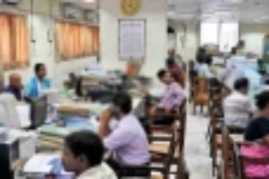 நேரத்தை வீணடிக்கும் அரச ஊழியர்கள் தொடர்பில் வெளியாகிய தகவல்