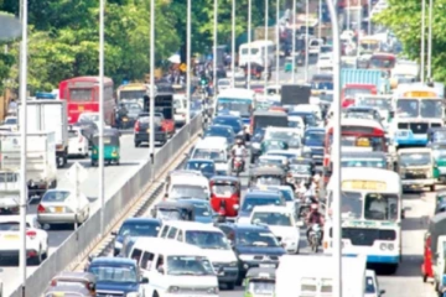 நாட்டில் போக்குவரத்தை கட்டுப்படுத்த யோசனை மேற்கொள்ளப்படுகின்றன