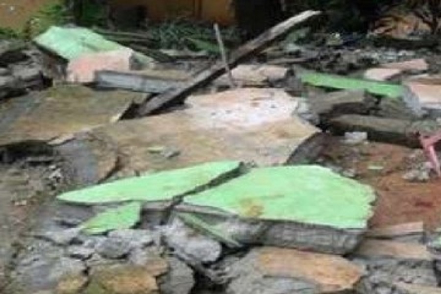 கொழும்பில் இடிந்து வீழ்ந்த வீடு