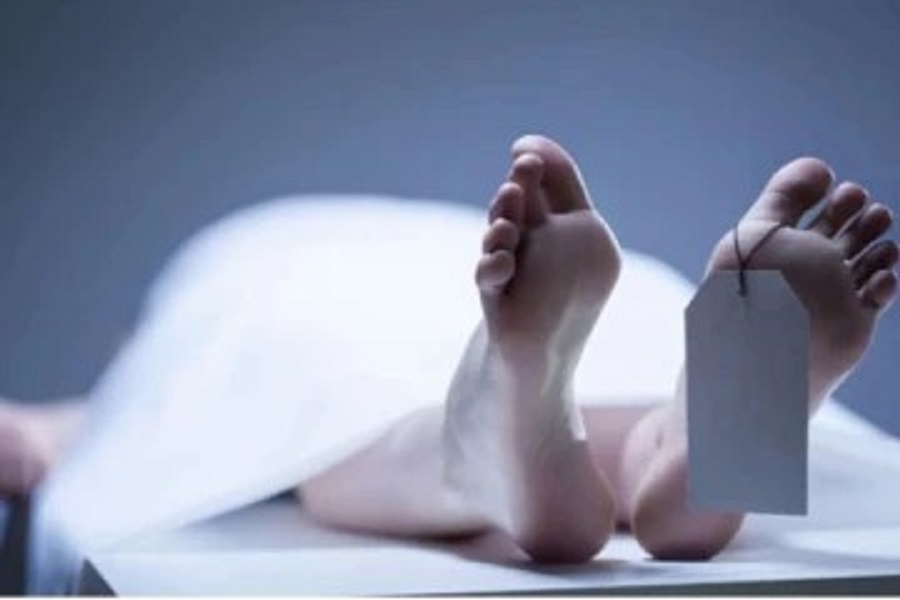 குடும்ப தகராறில் குடும்பத்தில் உள்ளவர்களை வாளால் வெட்டிய நபர்