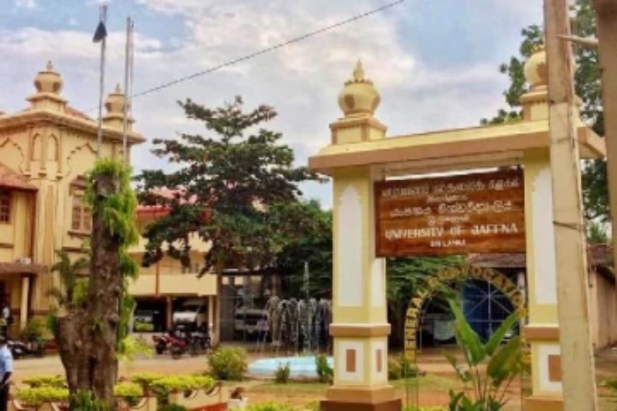 யாழ் பல்கலையில் மாணவிகள் இருவருக்கிடையில் மோதல்!