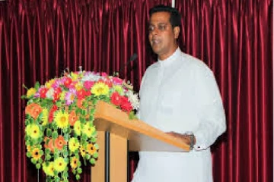 விறகு அடுப்பினை பயன்படுத்துமாறு ஊக்கப்படுத்தும் அமைச்சர்