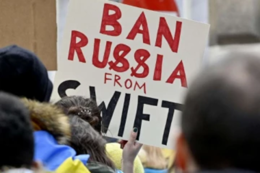 ரஷ்யாவில் பல வங்கிகள் முடக்கம்