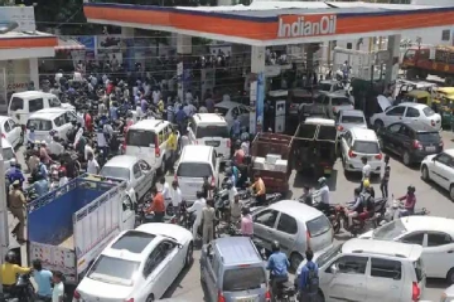 நாட்டின் சில இடங்களில் பெட்ரோல், டீசலுக்கு தட்டுப்பாடு