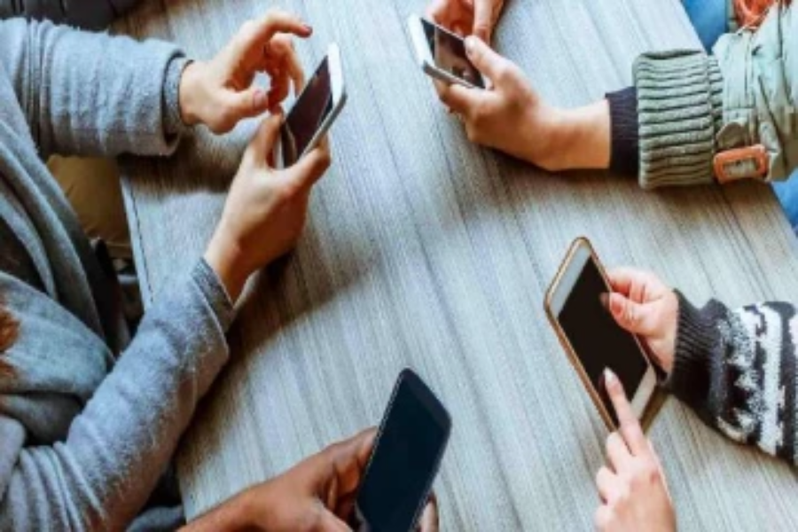 மின்வெட்டால் பாதிக்கப்படும் தொலைபேசி சேவைகள்