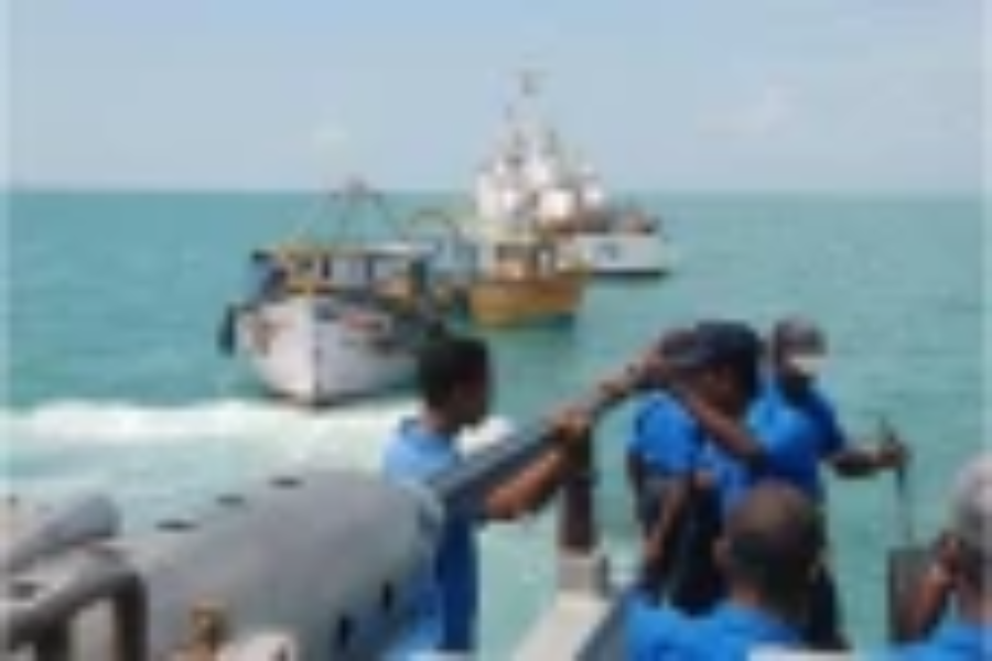 யாழ்  பண்ணைப் பகுதியில் இருந்து இந்தியா செல்ல முயன்ற ஜவர் கைது!