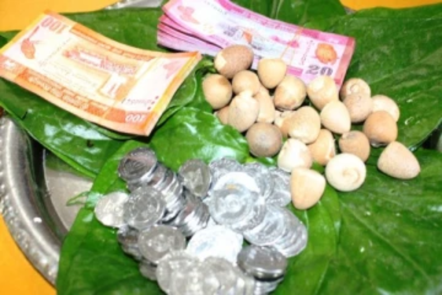 யாழில் கைவிசேடம் கொடுக்க மறுத்தவருக்கு நேர்ந்த கதி!