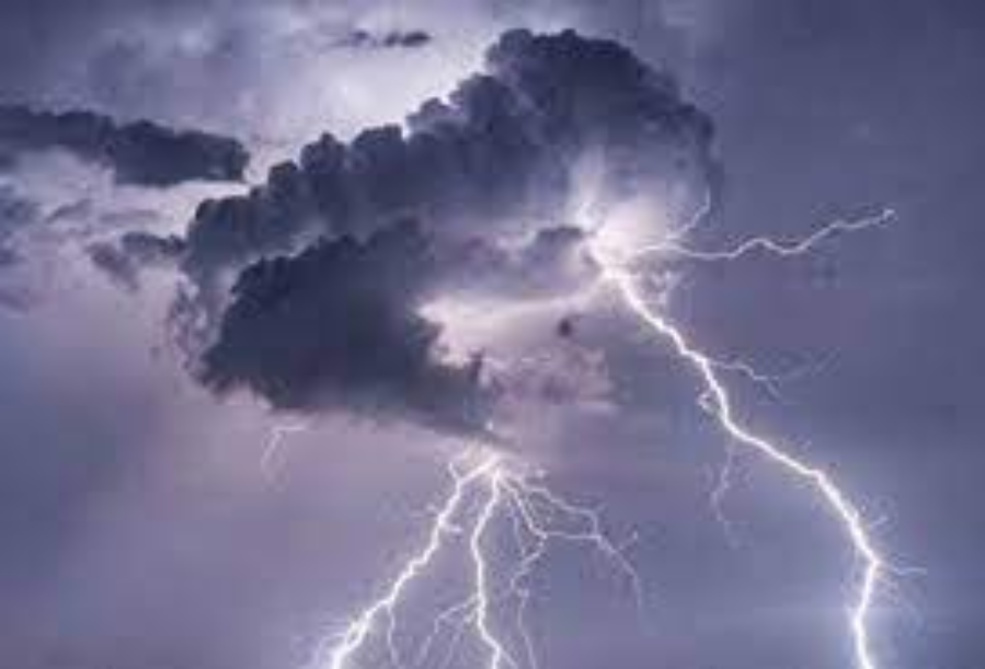 திருகோணமலையில் மின்னல் தாக்கியதில் இருவர் பலி