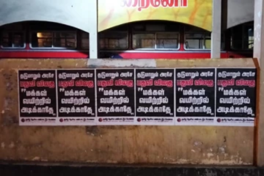 யாழில் அரசிற்கு எதிராக ஒட்டப்பட்டிருக்கும் சுவரொட்டிகள்