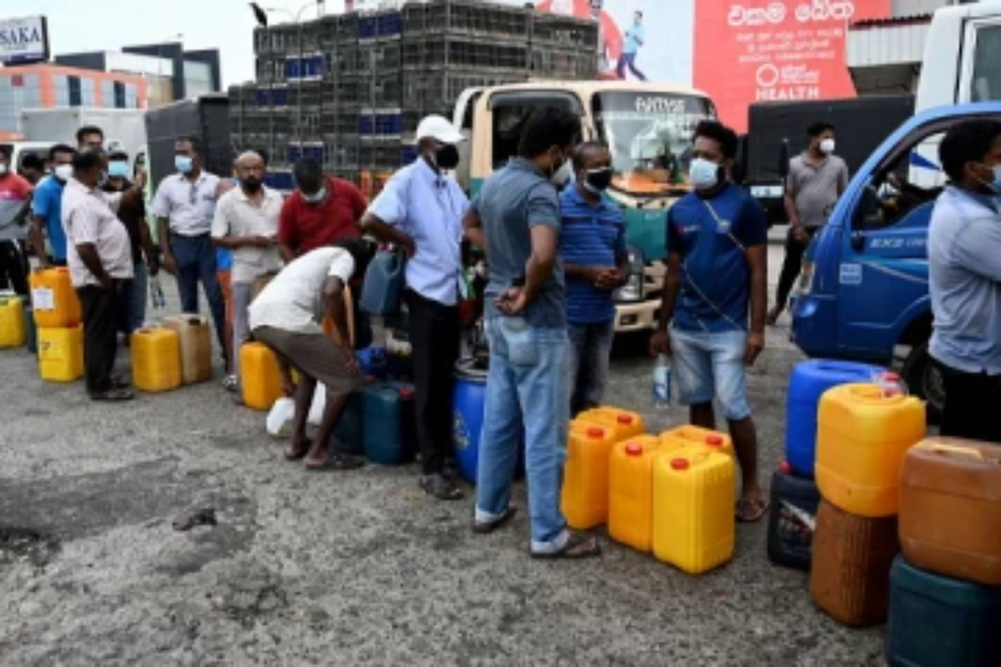 மண்ணெண்ணையைப் பெற்றுக் கொள்வதற்காக வரிசையில் நின்ற நபர் உயிரிழப்பு!