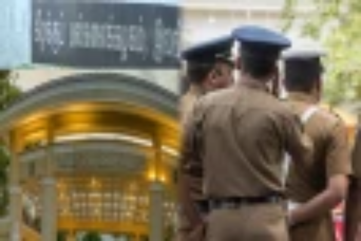 மாணவர்களை கடுமையாக தாக்கிய மட்டக்களப்பு பல்கலை விரிவுரையாளர்!