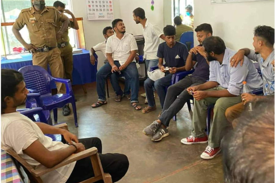 நாடாளுமன்றத்திற்கு அருகில் கைது செய்யப்பட்ட போராட்டக்காரர்கள் விடுதலை!