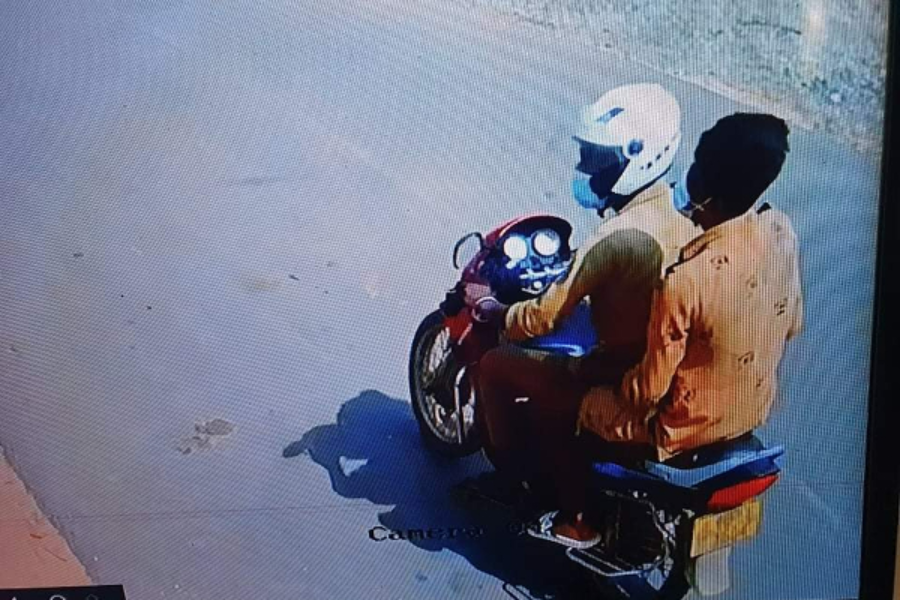 யாழ் சாவகச்சேரியில் பட்டப்பகலில் கொள்ளை!