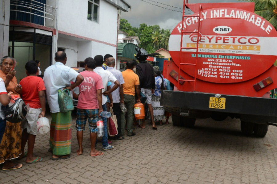 எரிபொருள் பெளசரில் நீர் கலப்பு!