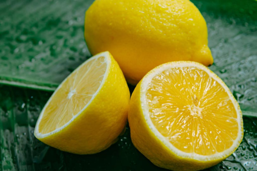 கெட்ட சக்தியை விரட்டும் எலுமிச்சை