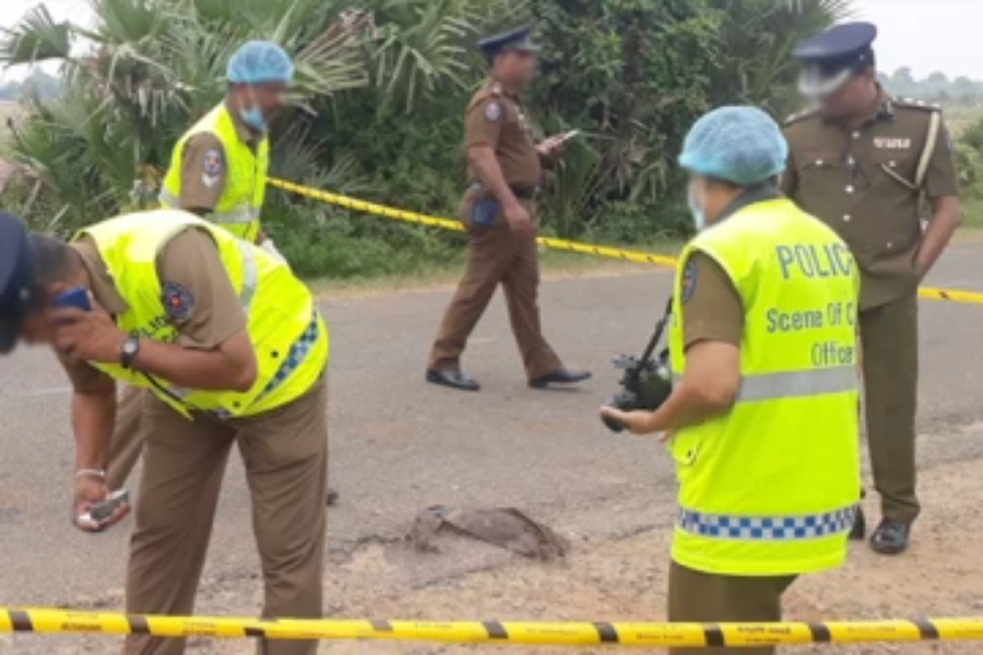 வீதியோரத்தில் மீட்க்கப்பட்ட சிசுவின் சடலம்