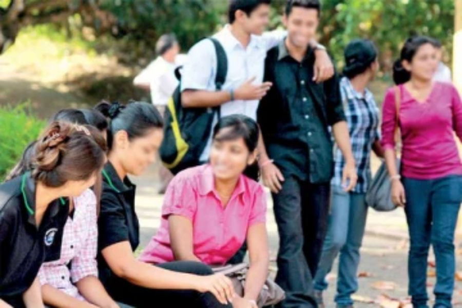 நாட்டில் உள்ள 18 வயது பூர்த்தியடைந்தவர்களுக்கு வழங்கப்பட்டுள்ள முக்கிய அறிவித்தல்!