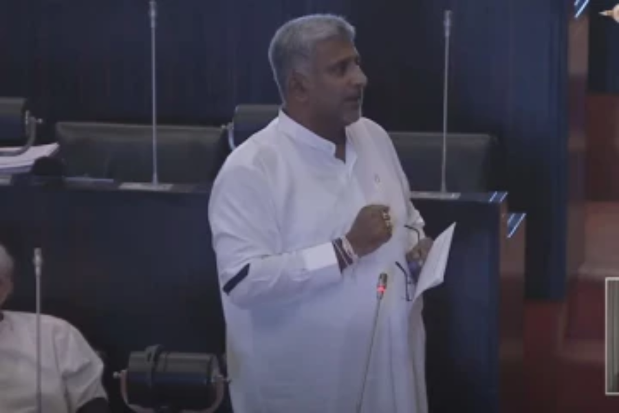 நாடாளுமன்றில் இலங்கை பௌத்த நாடா என கேள்வி எழுப்பிய பிரசன்ன ரணதுங்க