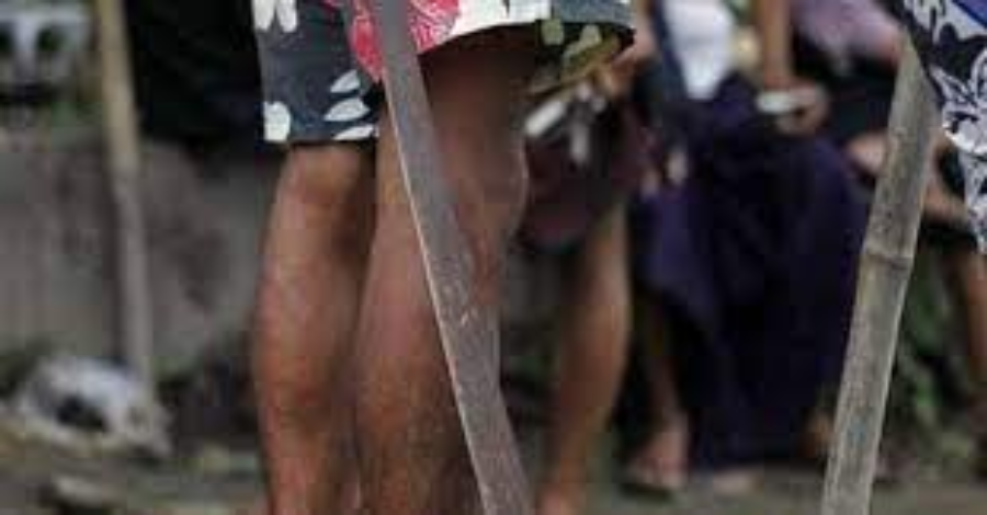 மன்னாரில் இரு குழுக்களுக்கிடையில் வாள்வெட்டு!