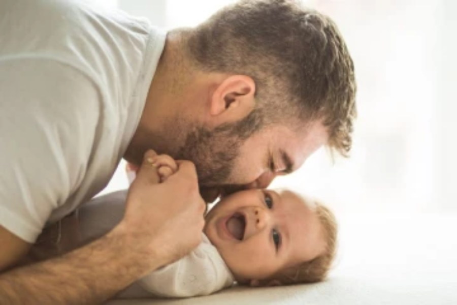 பல் துலாக்காமல் முத்தம் கொடுத்தமையால் பறிபோன உயிர்