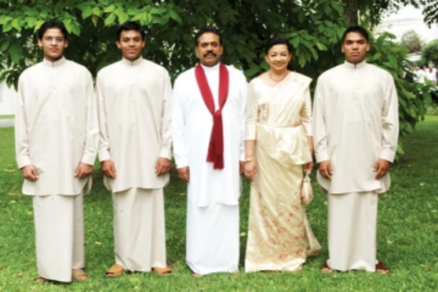 ராஜபக்சவினர் கொள்ளையடித்த சொத்துக்களை மீள பெற வேண்டும்