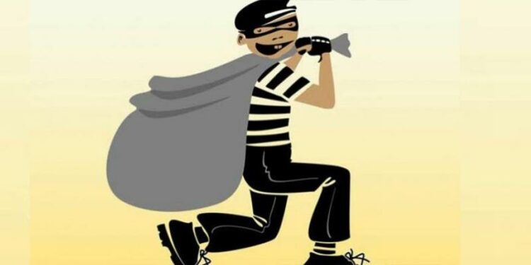 யாழில் வீடு புகுந்து  திருட்டு!