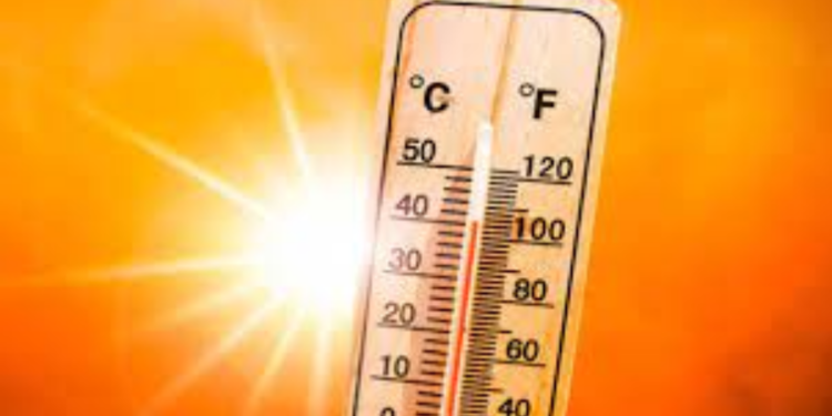 இங்கிலாந்தில் கடும் வெப்பம் காரணமாக நாட்டின் சில பகுதிகளுக்கு சிவப்பு எச்சரிக்கை விடுக்கப்பட்டுள்ளது!