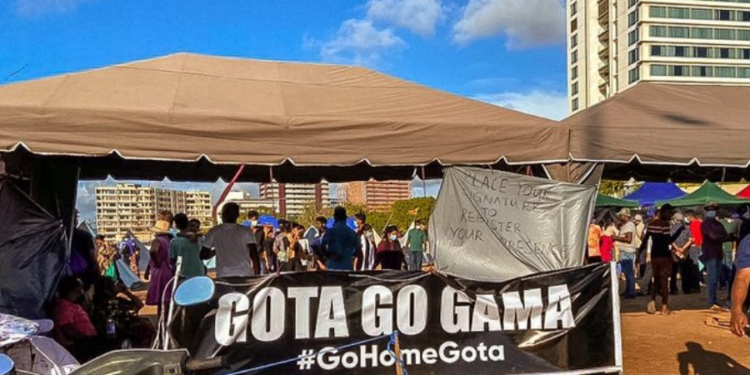 ஆர்ப்பட்டகாரர்களை நிலைகுலைய வைக்க  திட்டமிடும் ரணில்