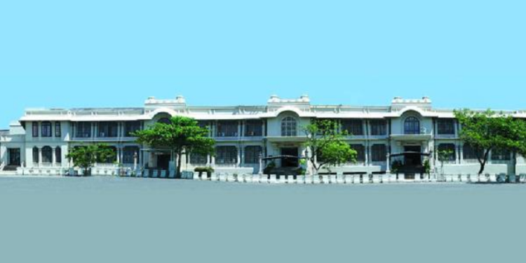 முதலீட்டாளருக்கு விற்கப்படும் கொழும்பு லேக்ஹவுஸ்!