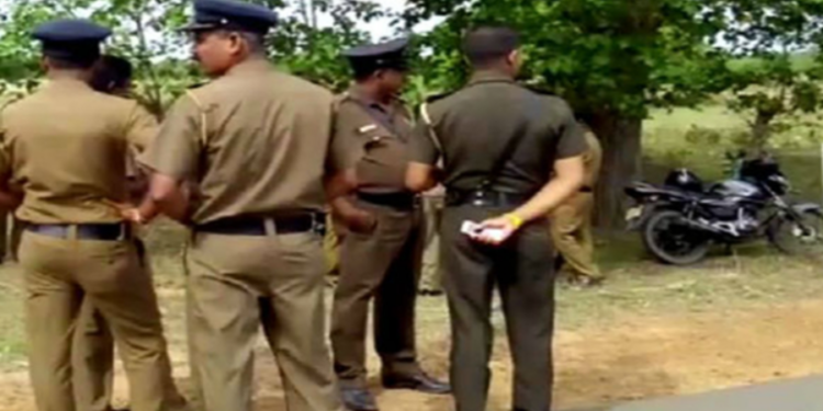 யாழ் பருத்தித்துறையில் வாள்வெட்டு!