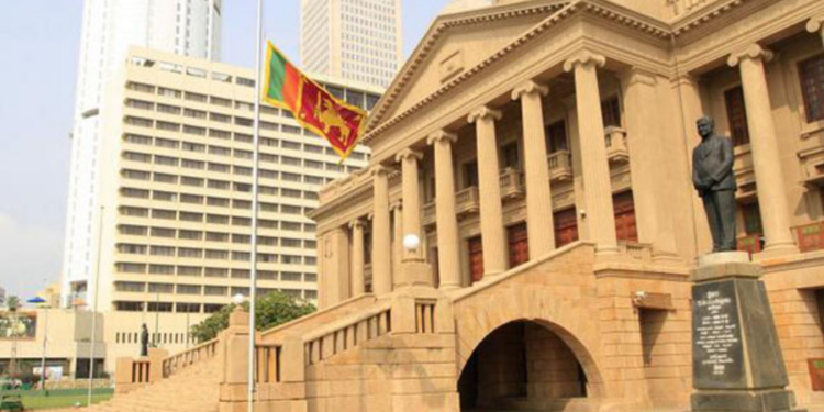 ஜனாதிபதியின் நாற்காலியில் அமர்ந்து புகைப்படம் எடுத்த இளைஞர் கைது!