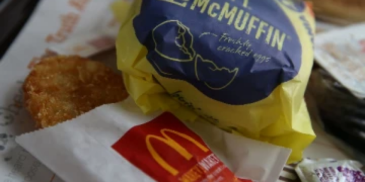 விமானத்தின் உணவு கொண்டு சென்ற பயணிக்கு அபராதம்!