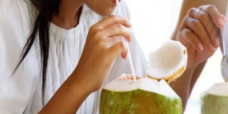 இளநீர் குடிப்பதால் உண்டாகும் நன்மைகள்