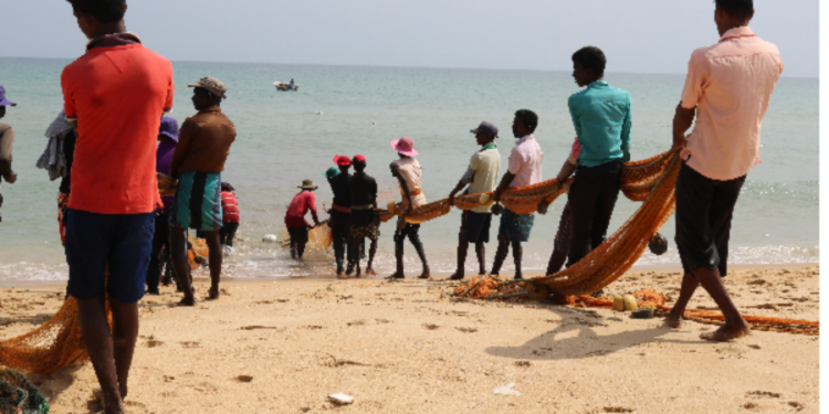 மண்ணெண்ணெய் இன்மையால் பாரிய நெருக்கடியில் சிக்கியுள்ள கடற்தொழிலாளர்கள்