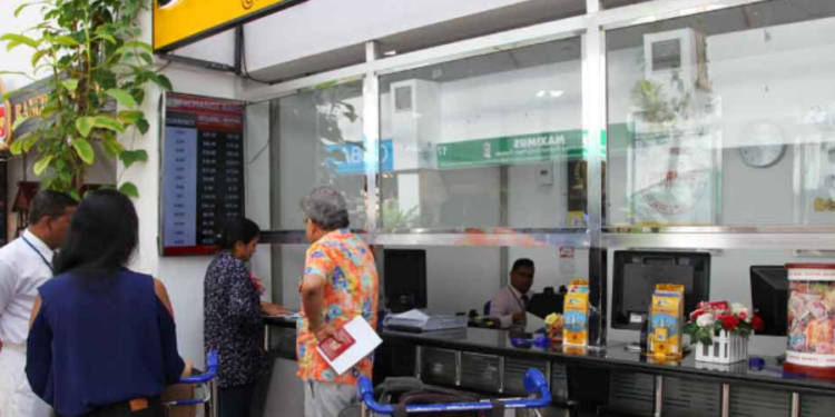 நாட்டின் வங்கி கட்டமைப்பு முற்றாக முடங்கும் அபாயம்!