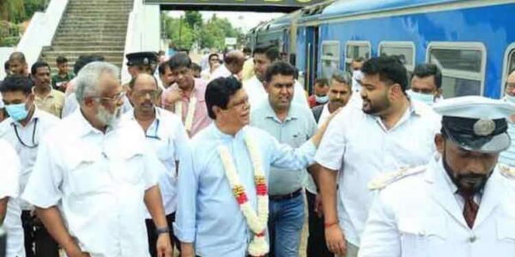 நேற்றைய தினம் யாழிற்கு விஐயம் மேற்க் கொண்டுள்ள போக்குவர்த்து மற்றும் நெடுஞ்சாலைகள் அமைச்சு!