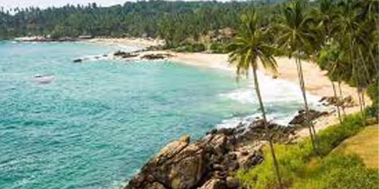 இலங்கையில் இருந்து இந்தியா சென்றவர்கள் நடுக்கடலில் தத்தளிப்பு!