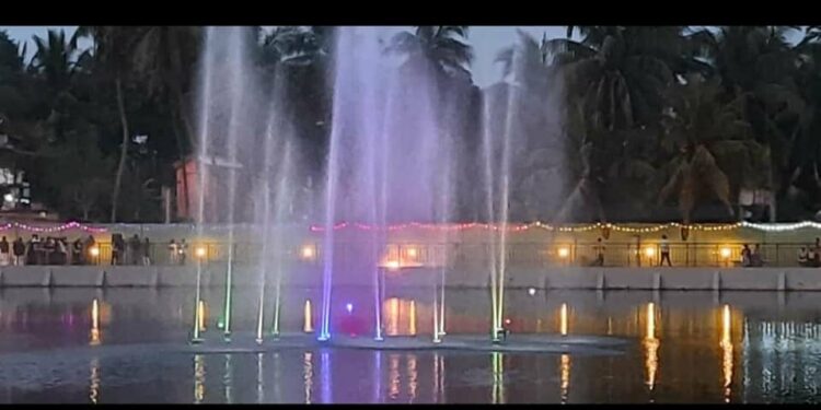 அழகில் ஜொலிக்கும் யாழ் ஆரியகுளம்